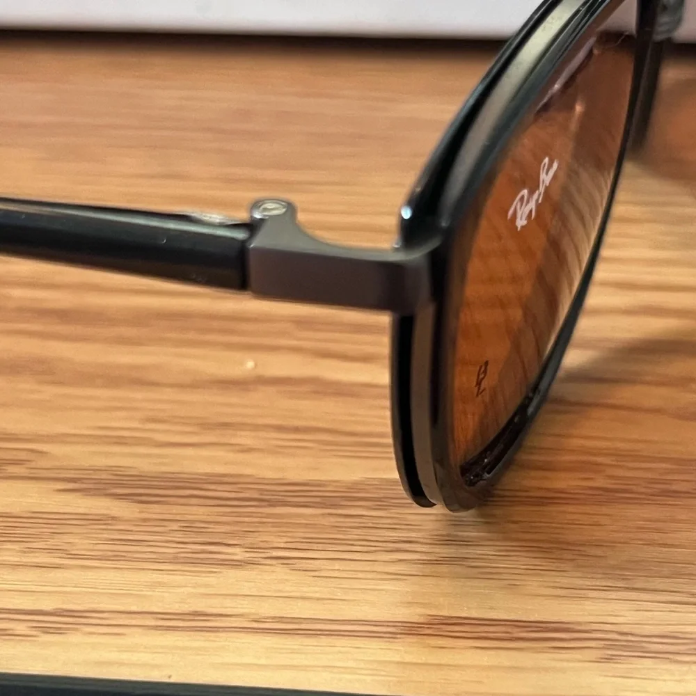 Ray-Ban Unisex Sunglasses with Case. - Picture 4 of 10